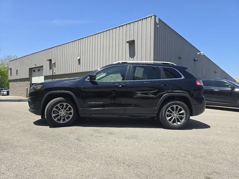 Used 2019 Jeep Cherokee Latitude Plus w/ Cold Weather Group AWD/4WD image 11