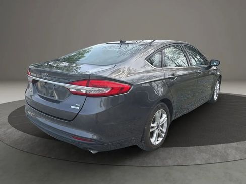 Used 2018 Ford Fusion SE w/ Fusion SE Technology Package FWD image 12