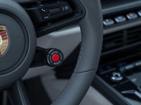 Used 2025 Porsche 911 Carrera 4 GTS image 30