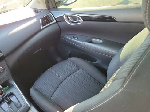 Used 2017 Nissan Sentra SV image 4