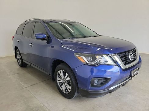Used 2020 Nissan Pathfinder S FWD image 4
