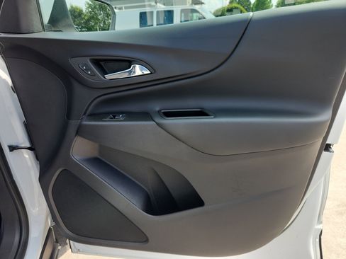 Used 2024 Chevrolet Equinox LT image 48