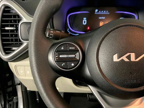 Certified 2025 Kia Soul LX w/ LX Technology Package image 18