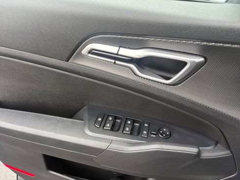 Used 2025 Kia Sportage LX FWD image 18