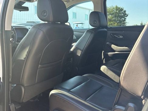Used 2020 Chevrolet Traverse LT w/ LT Premium Package AWD/4WD image 7
