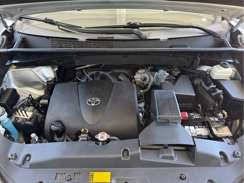 Used 2019 Toyota Highlander XLE AWD/4WD image 8