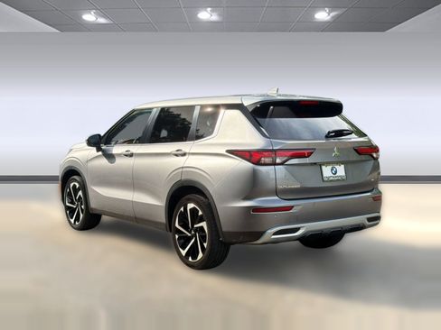 Used 2022 Mitsubishi Outlander SE FWD image 3