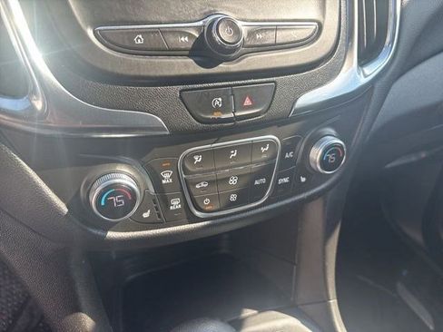 Used 2022 Chevrolet Equinox LT image 24