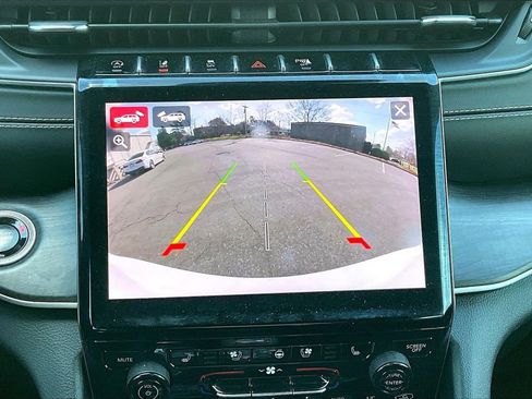 Certified 2025 Jeep Grand Cherokee L Limited w/ Luxury Tech Group II image 15