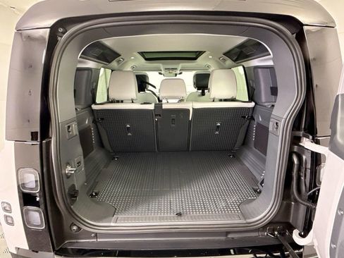 New 2026 Land Rover Defender 110 X-Dynamic SE image 28