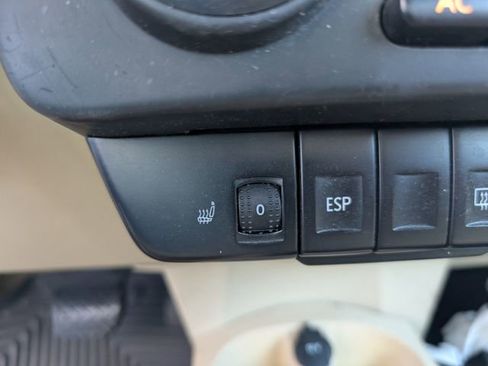 Used 2007 Volkswagen Beetle Convertible w/ Package 1 FWD image 4