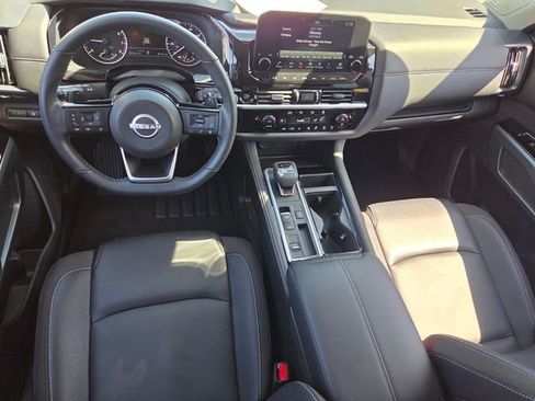 Used 2025 Nissan Pathfinder SL w/ SL Premium Package image 10