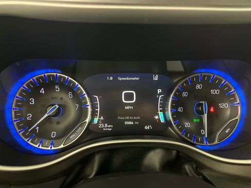 Used 2024 Chrysler Pacifica Touring-L FWD image 26