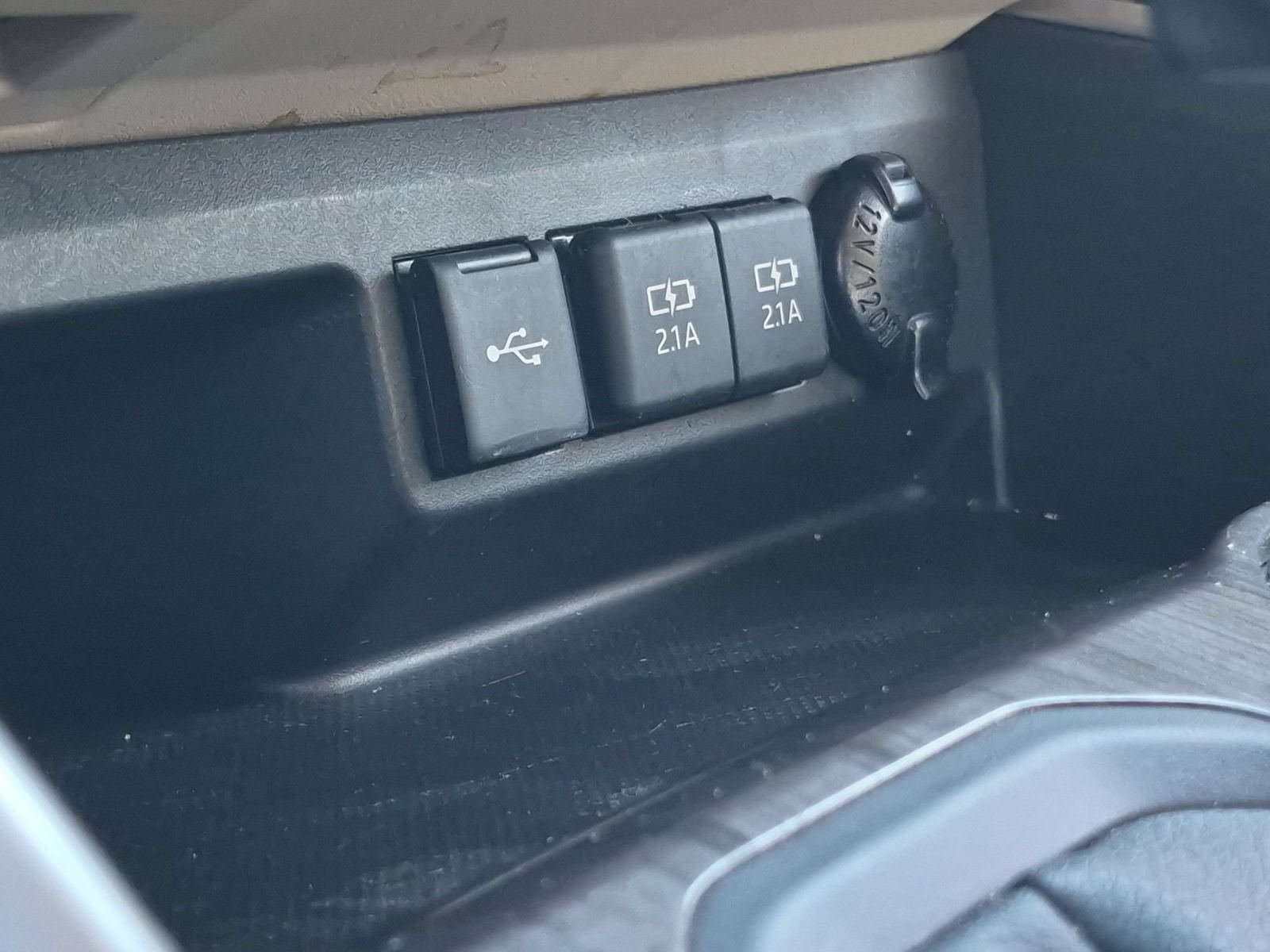Used 2021 Toyota Highlander Limited FWD image 21