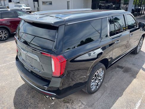 Used 2024 GMC Yukon XL Denali Ultimate AWD/4WD image 9