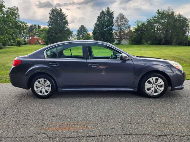 Used 2010 Subaru Legacy 2.5i AWD/4WD image 5