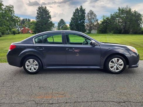 Used 2010 Subaru Legacy 2.5i AWD/4WD image 5