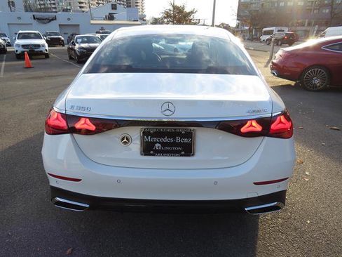 Used 2025 Mercedes-Benz E 350 4MATIC Sedan image 3