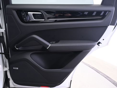 Certified 2022 Porsche Cayenne E-Hybrid image 16