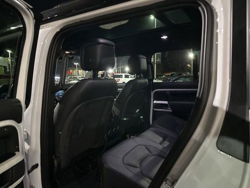 Used 2023 Land Rover Defender 110 SE image 11