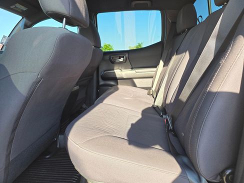 Used 2018 Toyota Tacoma TRD Off-Road w/ Technology Package AWD/4WD image 26