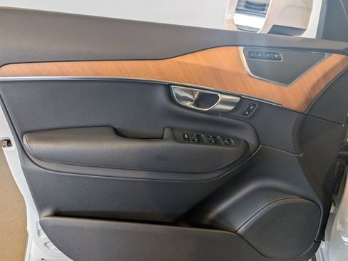 Used 2021 Volvo XC90 T6 Momentum w/ Climate Package image 11