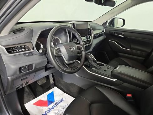 Used 2024 Toyota Highlander XLE image 15