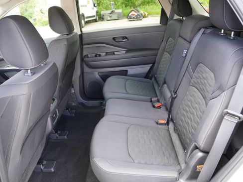 Used 2025 Nissan Pathfinder SV FWD image 17
