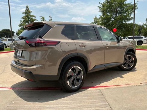 Used 2025 Nissan Rogue SV FWD image 6