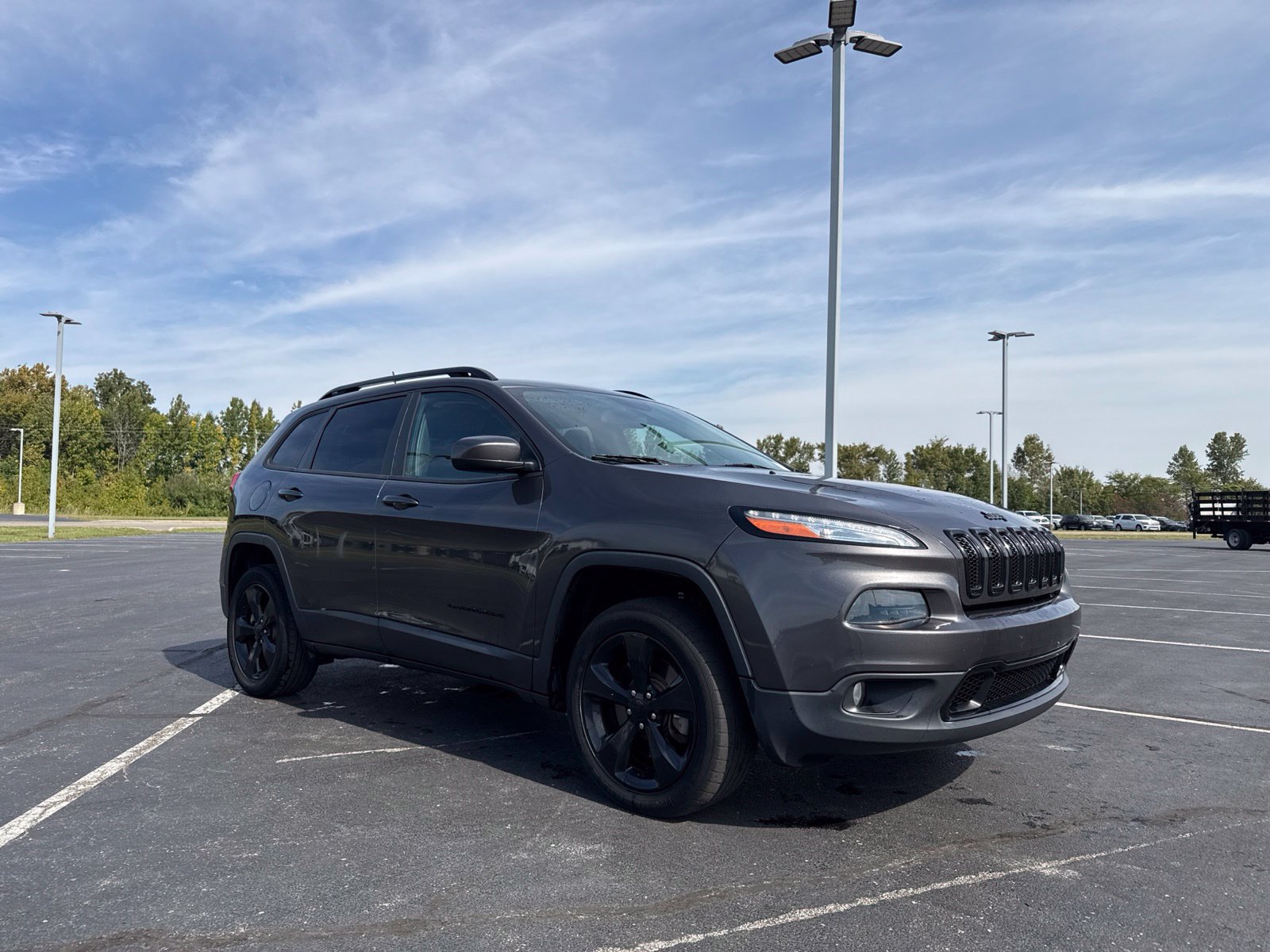 Used 2018 Jeep Cherokee Latitude w/ Altitude Package FWD image 11