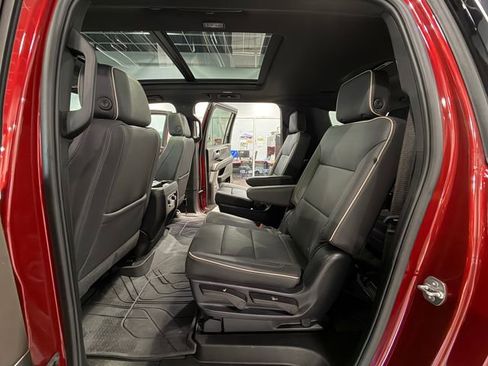 Used 2025 Chevrolet Suburban Premier w/ Sun And Tow Package AWD/4WD image 12