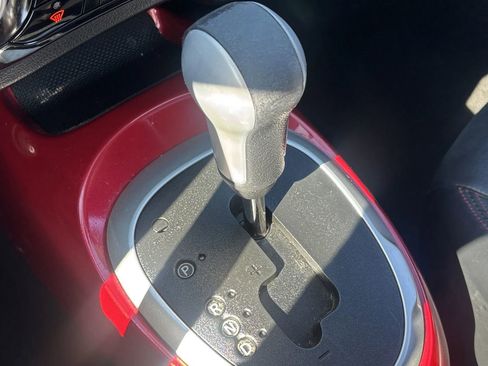 Used 2015 Nissan Juke SL image 22