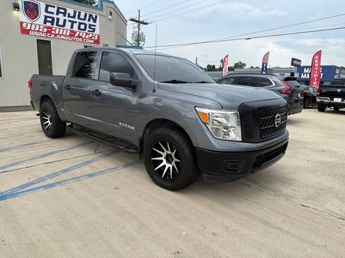 Used 2017 Nissan Titan S RWD image 3