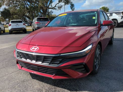 Used 2024 Hyundai Elantra Limited image 7