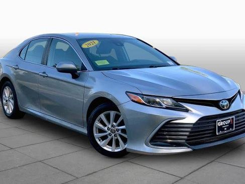 Used 2021 Toyota Camry LE FWD image 3