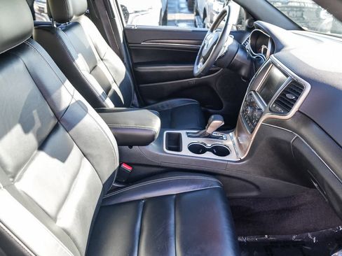 Used 2017 Jeep Grand Cherokee Limited image 13