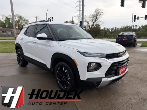 Used 2023 Chevrolet TrailBlazer LT FWD image 1