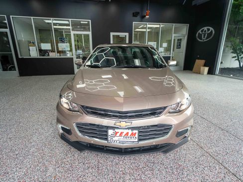 Used 2018 Chevrolet Malibu RS w/ Leather Package FWD image 6