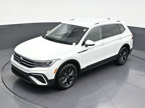 Used 2024 Volkswagen Tiguan SE image 15