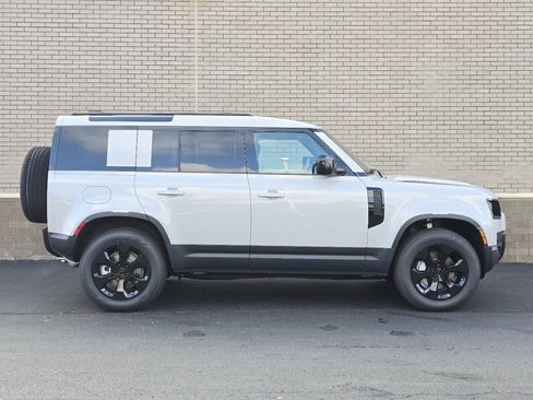 New 2026 Land Rover Defender 110 S image 22