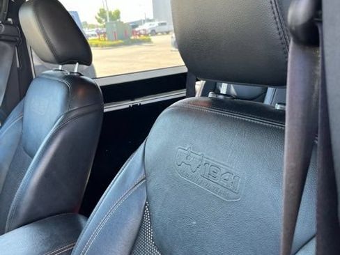 Used 2016 Jeep Wrangler Sahara AWD/4WD image 10