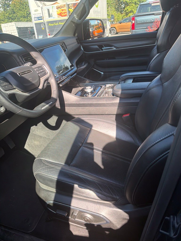 Certified 2024 Jeep Wagoneer L Series III w/ Flexible Seating Group AWD/4WD image 8