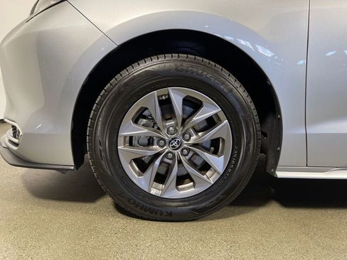 Certified 2023 Toyota Sienna XLE image 11