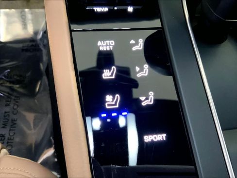 Used 2025 Porsche Macan image 37