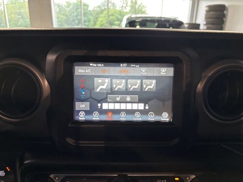 Used 2022 Jeep Gladiator Sport AWD/4WD image 15