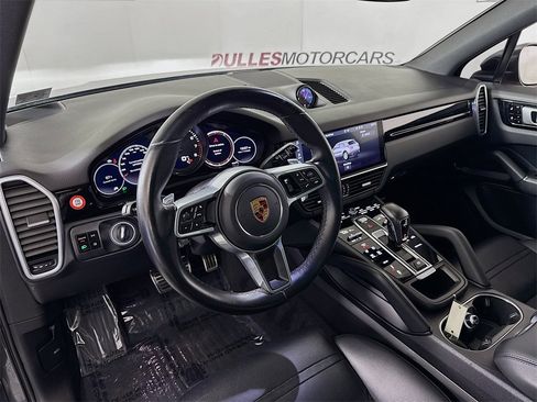 Used 2020 Porsche Cayenne S image 9