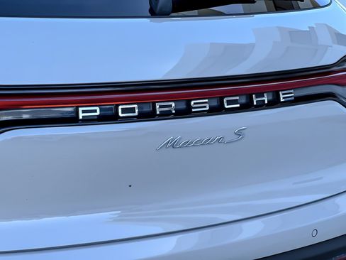 Certified 2022 Porsche Macan S image 27