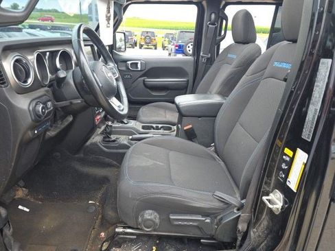 Used 2023 Jeep Wrangler Unlimited Rubicon 4xe w/ Cold Weather Group AWD/4WD image 16