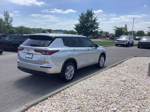 Used 2022 Mitsubishi Outlander ES FWD image 5