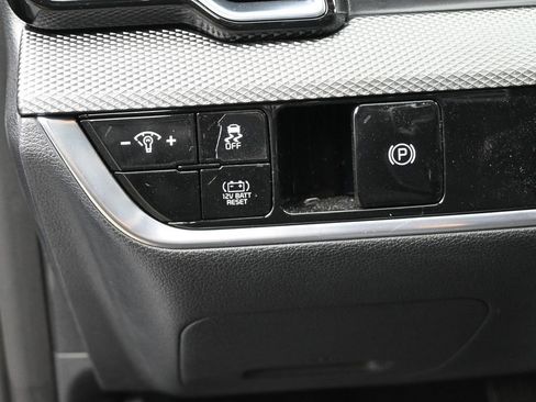 Used 2025 Kia Sportage LX image 15